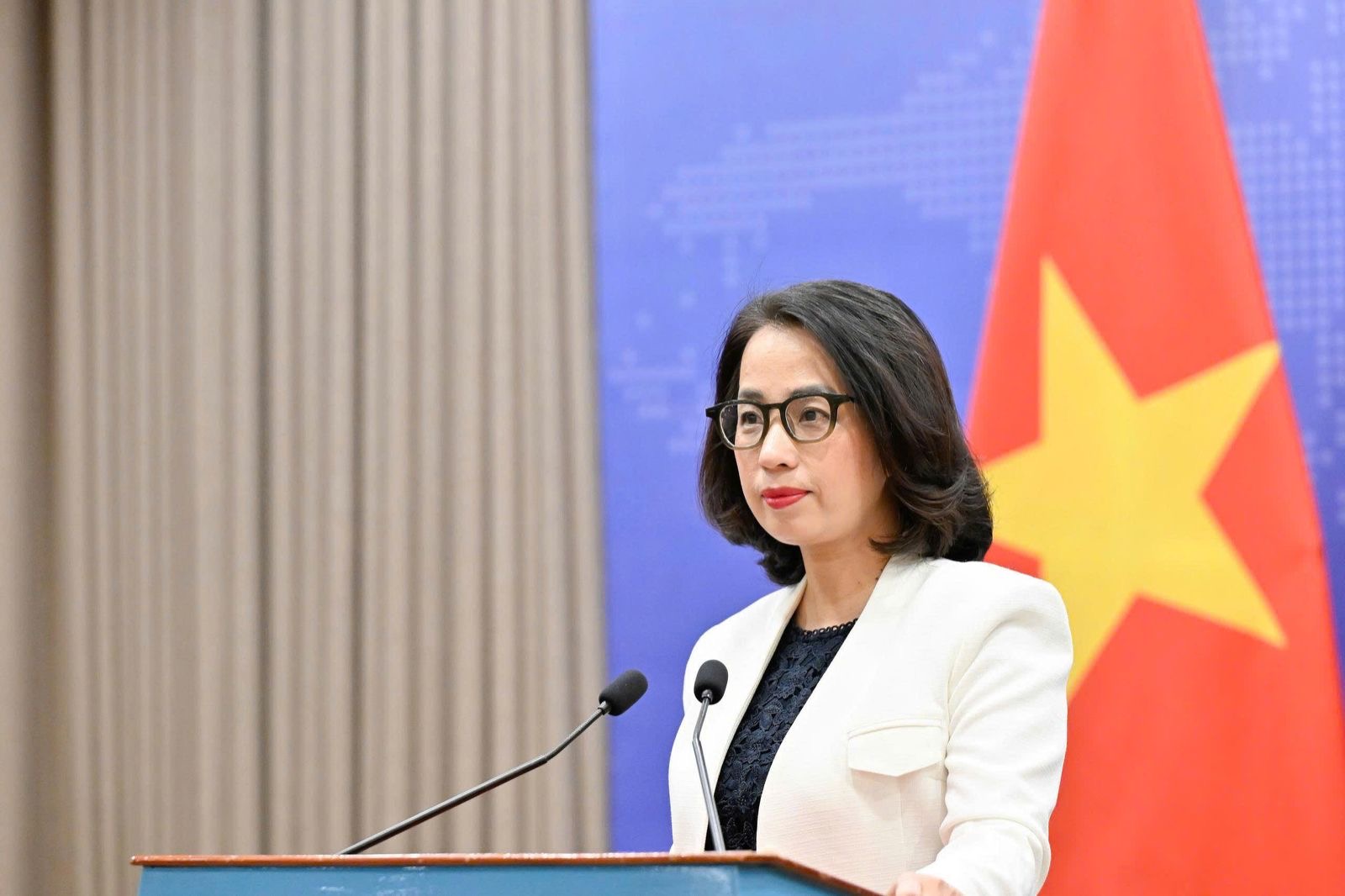 Người Phát ngôn Bộ Ngoại giao Việt Nam Phạm Thu Hằng trả lời câu hỏi của phóng viên đề nghị cho biết phản ứng của Việt Nam trước việc Cơ quan Đại diện Thương mại Hoa Kỳ (USTR) áp mức thuế mới 12,5% đối với hàng hóa của tất cả các nền kinh tế “bị điều tra” theo Mục 301